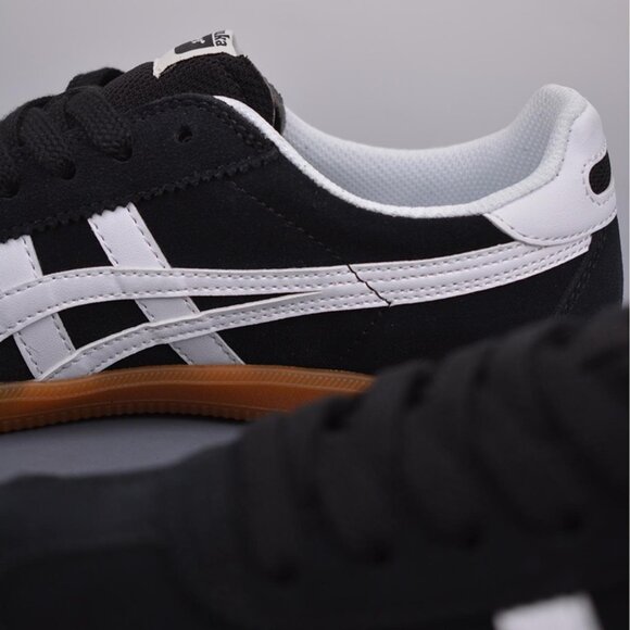 NWT Onitsuka Tiger Tokuten Black Suede Sneakers - Picture 8 of 9